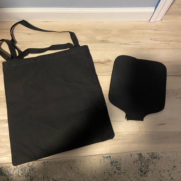 New Pickleball Starter Kit With Canvas Tote, Balls, and Paddle Cover - Picture 3 of 4